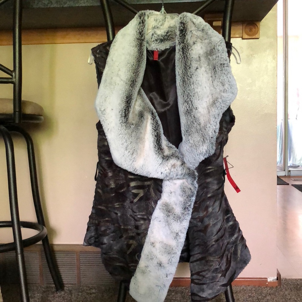 Vest furry Large NEW